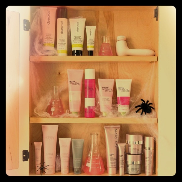 Make-up, body care and face care - Picture 1 of 3